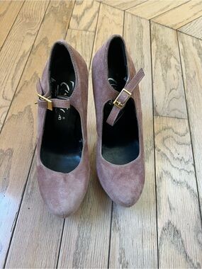 Brand new Women's Suede Mary Jane Pumps in Dusty Mauve. Made in Italy